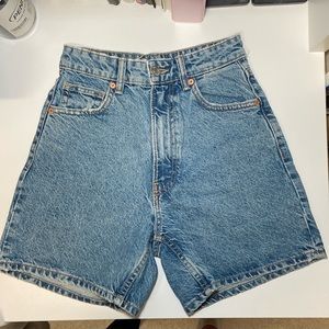 Zara size 2, denim shorts. Also called “mom jean shorts”. Never worn!